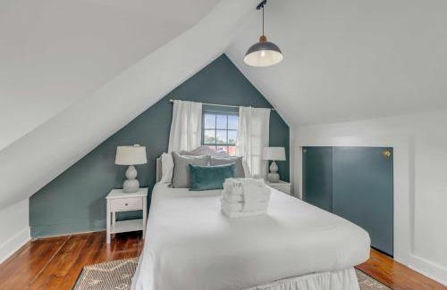 Cannonborough Elliotborough Apartment | Pet-Friendly Palmetto House - Steps from King Street