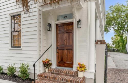 Cannonborough Elliotborough Apartment | Pet-Friendly Palmetto House - Steps from King Street
