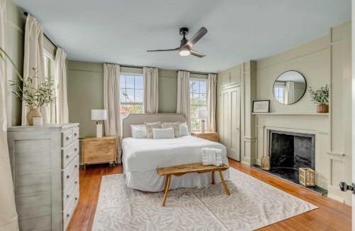 Cannonborough Elliotborough Apartment | Pet-Friendly Palmetto House - Steps from King Street