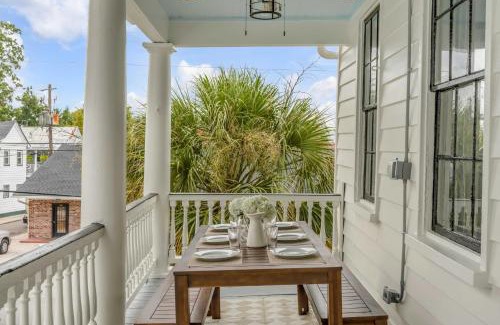 Cannonborough Elliotborough Apartment | Pet-Friendly Palmetto House - Steps from King Street