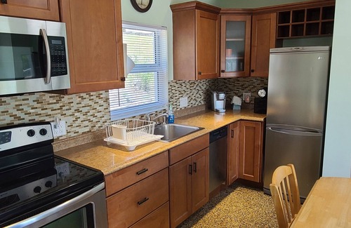 Jensen Beach Cottage | Secluded Retreat at The Palms with Intracoastal Views