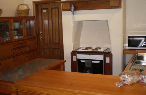 Gawler House | Unforgettable Stay at The Palms Residential Rental Home