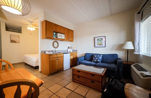 South Padre Island Hotel | Relax at The Palms Resort with Ocean Views and Pool Access