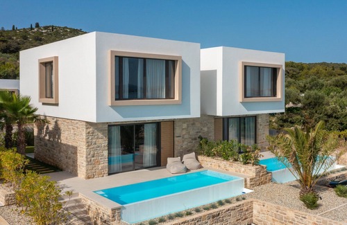 Tkon Villa | Experience The Palms Resort - Oceanfront Duplex Villa Stay