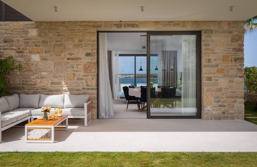 Tkon Villa | Experience Oceanfront Bliss at The Palms Resort - Villa Beach IV