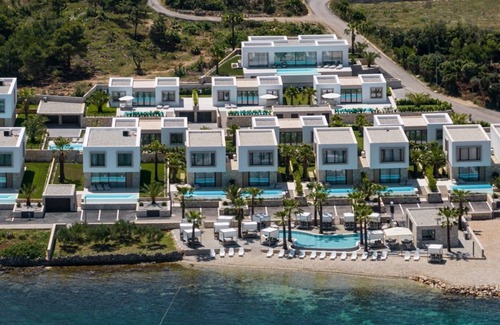 Tkon Villa | Experience The Palms Resort's Villa President Royal Retreat