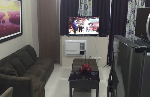 Pasay Condo | Pet-Friendly Palmtree Villas with Pool & Breakfast in Metro Manila