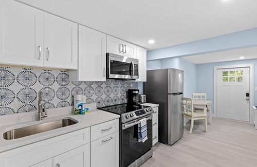 Sanibel Hotel | Discover Palmview and Sandpiper Inns: Rated 9.4/10 Stay