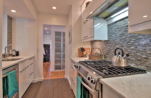 University South House | Unforgettable Stay at The Palo Alto Treehouse with Pool & Spa