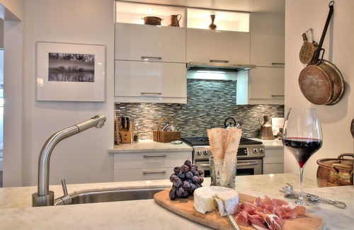 University South House | Unforgettable Stay at The Palo Alto Treehouse with Pool & Spa