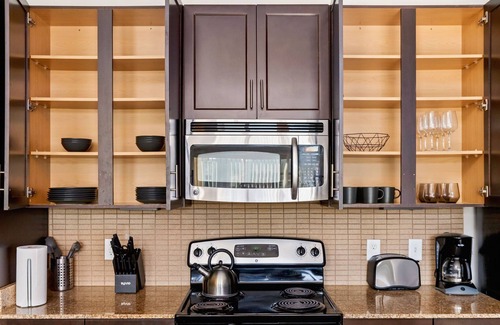 Southtown Apartment | Discover The Paloma: Family-Friendly Stay by the Riverwalk
