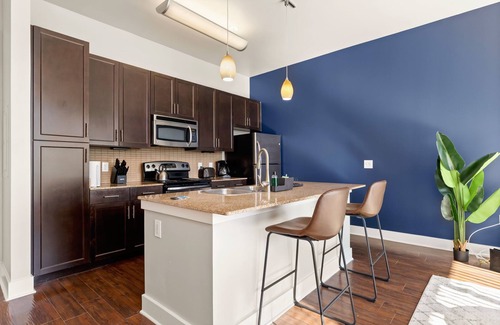 Southtown Apartment | Discover The Paloma: Family-Friendly Stay by the Riverwalk