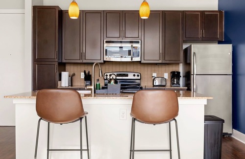 Southtown Apartment | Discover The Paloma: Family-Friendly Stay by the Riverwalk