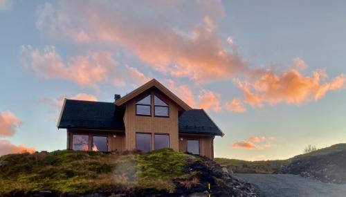 Sørvagen Ski Chalet | Discover The Panorama - A 4-Star Gem in Sørvågen Lofoten