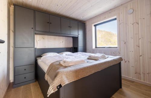 Sørvagen Ski Chalet | Discover The Panorama - A 4-Star Gem in Sørvågen Lofoten