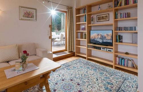 Oberndorf bei Kitzbuhel Apartment | The paradise near Kitzbühel - Apartment "Hahnenkamm" in the garden hotel Rosenhof