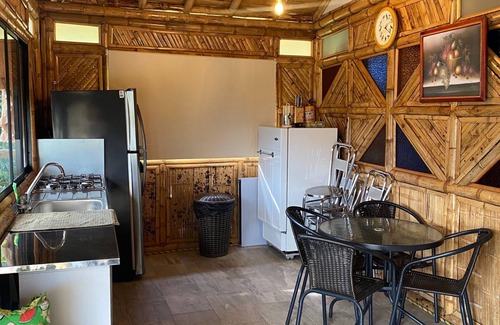 Cocorna Cabin | Discover The Paradise Cabin: Family-Friendly Retreat Awaits