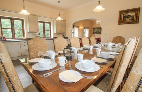 Craven Arms Cottage | Discover The Park: Family-Friendly Cottage with Pool