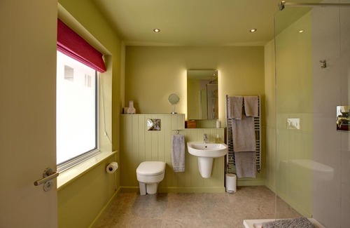 Weston-super-Mare House | Experience The Park: 5-Star Stay with Breakfast & Dining