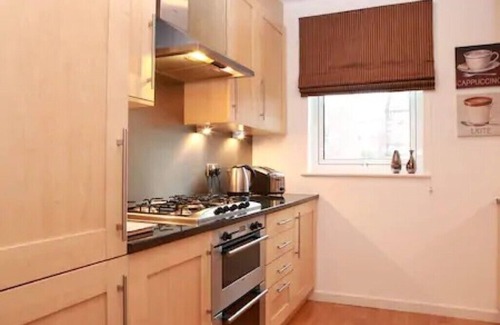 Old Town Apartment | Exceptional Park - Holyrood Road Apartment with Free Parking