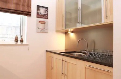 Old Town Apartment | Exceptional Park - Holyrood Road Apartment with Free Parking
