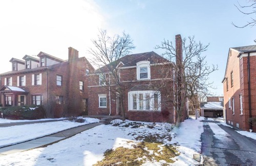 Detroit Apartment | Convenient Parkside Hotel Near University District & Downtown