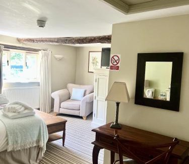 Weston Longville Hotel | Discover The Parson Woodforde: 4-Star Comfort & Breakfast