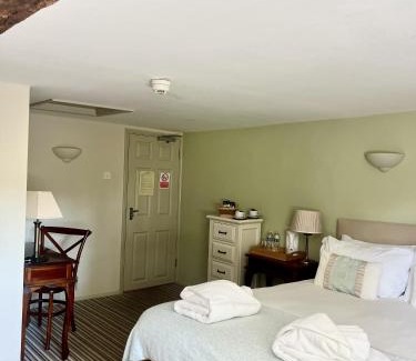 Weston Longville Hotel | Discover The Parson Woodforde: 4-Star Comfort & Breakfast