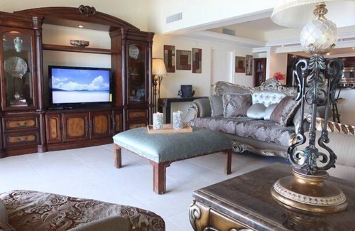 Philipsburg Boardwalk Hotel | Discover The Pasanggrahan Royal Boutique Hotel with Ocean Views