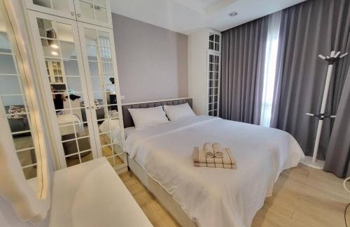 Saen Suk Apartment | Inviting Stay at The Patio Condo Bang Saen with Pool Access