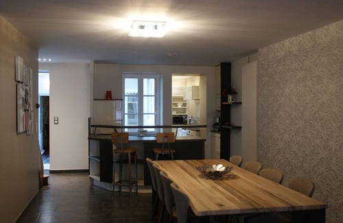 Beaune City Centre House | Explore the Patio House: Family-Friendly Retreat in Beaune