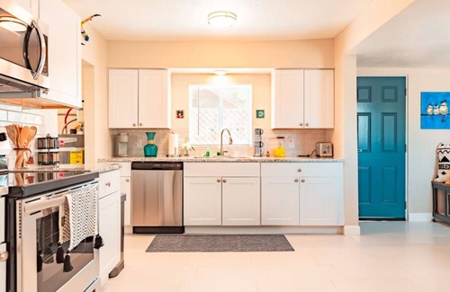 Barelas House | The Patito: Steps from Zoo, Cafes & Family-Friendly Fun