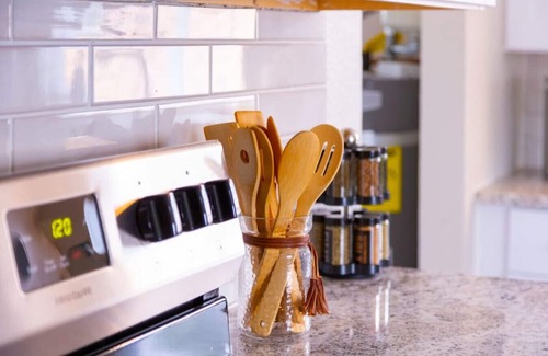 Barelas House | The Patito: Steps from Zoo, Cafes & Family-Friendly Fun