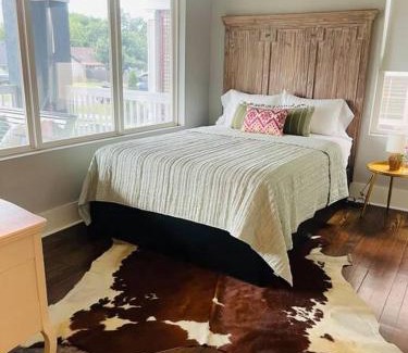 Central Oklahoma City Villa | Welcoming Experience at The Patsy in Klein-Plaza District