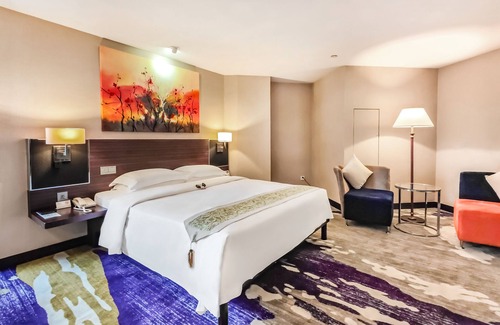 Futian Hotel | Discover The Pavilion Century Tower: 4-Star Comfort & Pool