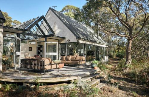 Spring Beach House | The Pavilion - Luxe retreat on coastal acreage