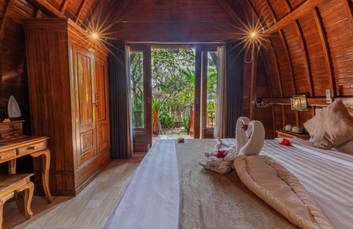 Sampalan House | Cozy Peace Arta Bungalow with Kitchen and Breakfast