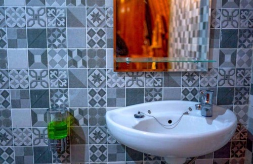 Sampalan House | Cozy Peace Arta Bungalow with Kitchen and Breakfast