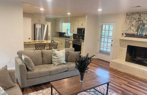 Tuscaloosa Apartment | The Peach Grove Pad