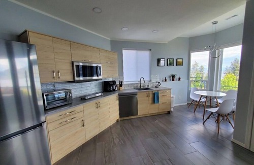 Central Okanagan Apartment | Bright Peach Sunrise Studio with Panoramic Lake Views