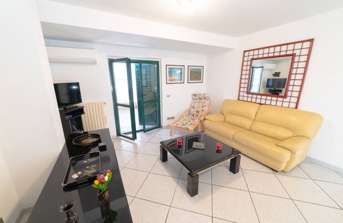 Vasto Apartment | Discover The Peaches - Pet-Friendly & Family-Ready Stay