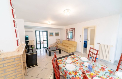Vasto Apartment | Discover The Peaches - Pet-Friendly & Family-Ready Stay