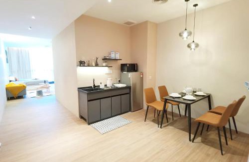 Taman Bukit Pantai Apartment | Budget-Friendly Stays at The Peak - Bangsar South Mid Valley