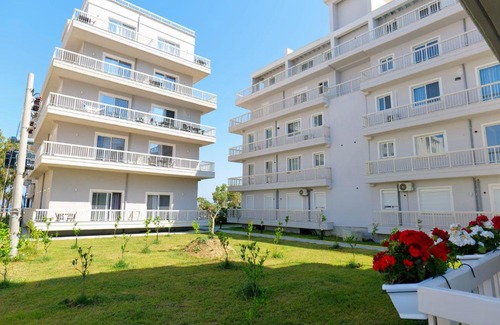 Orikum Apartment | Oceanfront Comfort at The Peak Hotel & Lounge, 4-Star Rated