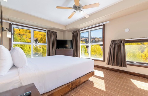 Mountain Village Resort | Relax at The Peaks Resort and Spa with Top Amenities