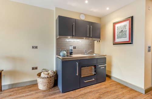 Pershore House | Experience Comfort at The Pear Tree - Pershore Hotel