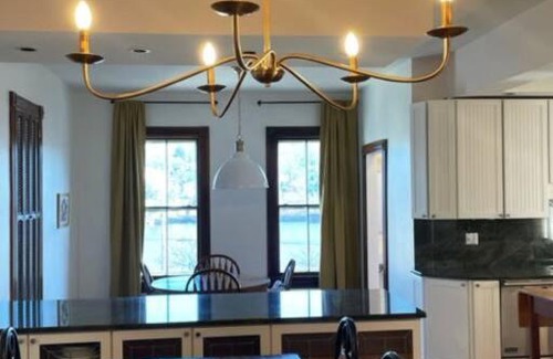 Fair Haven Apartment | Family-Friendly Stays at The Pearl Garden, New Haven