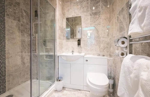 Peterborough Hotel | Discover The Pearl Hotel: A 4-Star Gem with Pool & Spa
