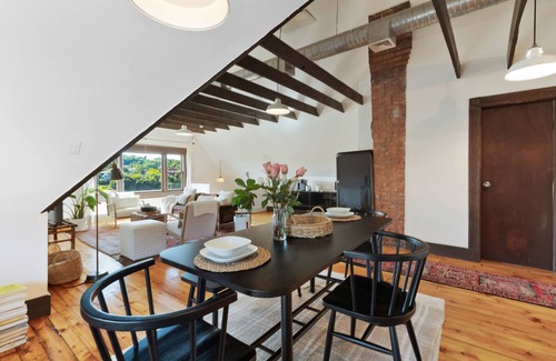Fair Haven Apartment | Top-Rated The Pearl in New Haven with Breakfast & Kitchen