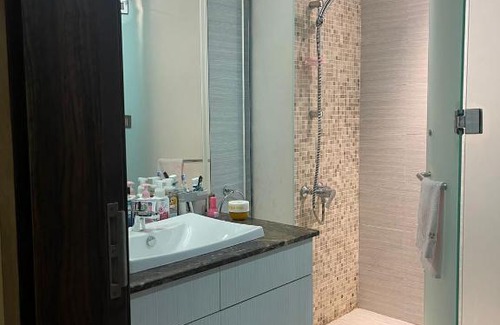 Doha Apartment | Unwind at The Pearl Tower 21: Family-Friendly & Pet Welcoming